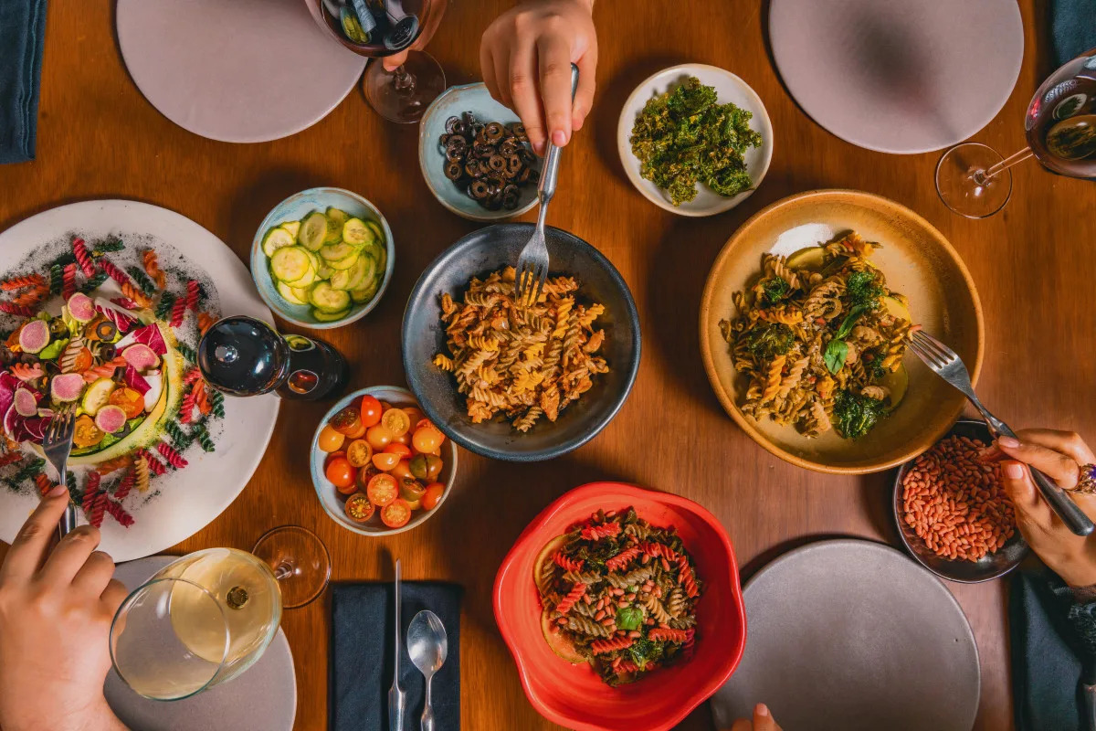 Un plan de repas hebdomadaire affiché sur l'écran d'un téléphone